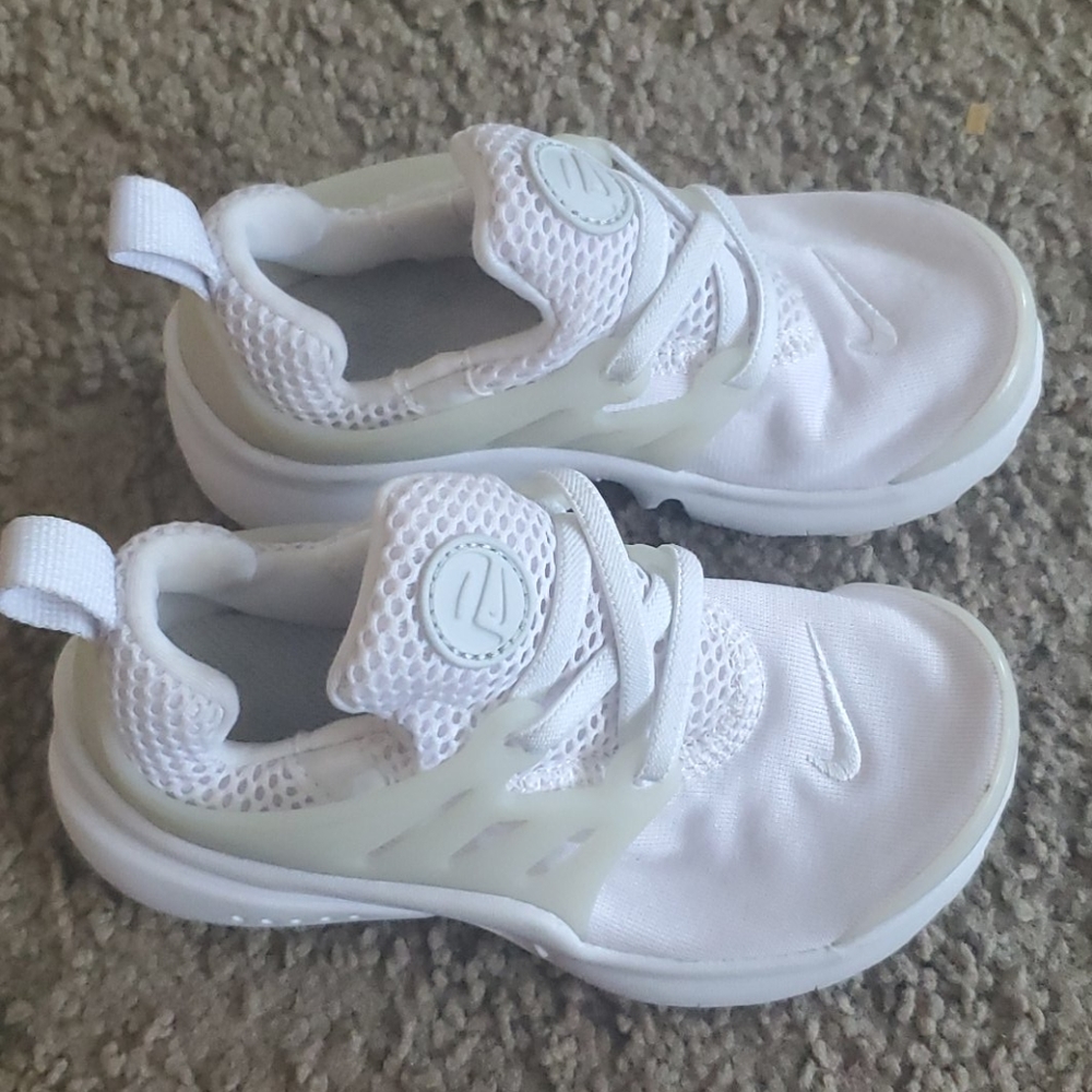 Girls sneakers